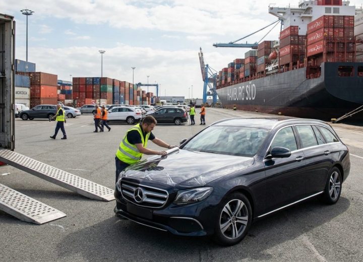Versicherung für den Fahrzeugexport